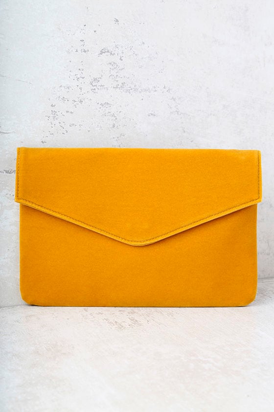 mustard color clutch