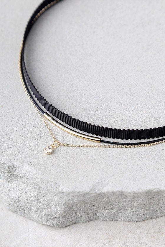 Engaging Gold and Black Choker Necklace Set