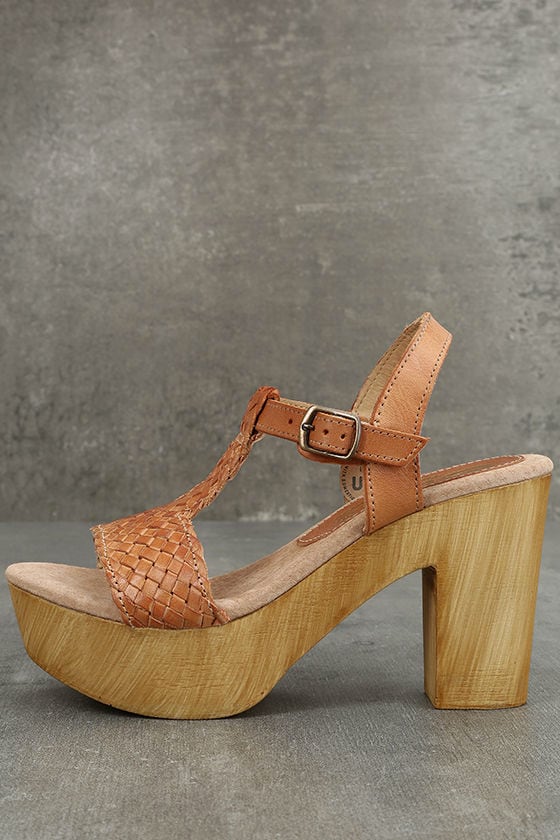 Sbicca Stefania Tan Leather Platform Heels