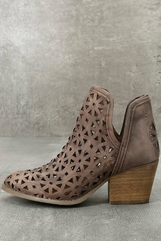 flat dyeable shoes