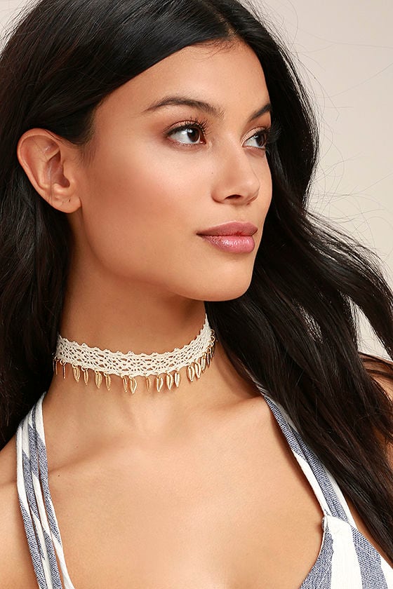 Feel the Wind Gold and Cream Lace Choker Necklace