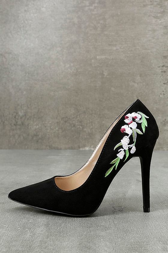 Circe Black Embroidered Pointed Pumps 2