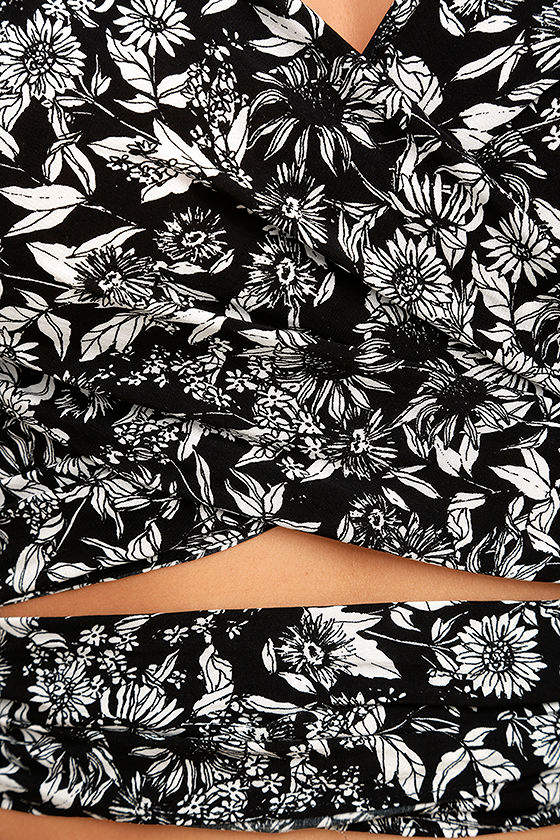 Fun Black and White Floral Print Halter Print Crop Top Backless