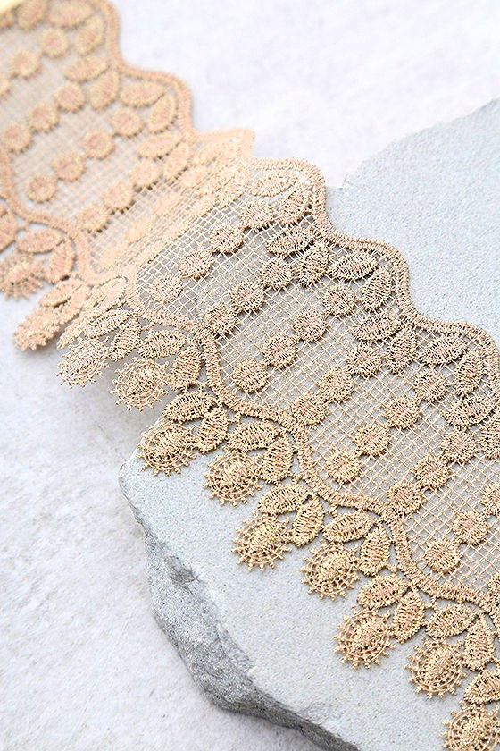 Queenly Gold Lace Choker Necklace 2