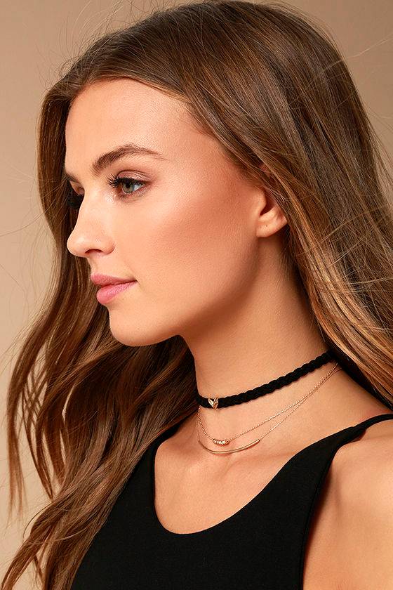 Arrow's Flight Gold and Black Choker Necklace Set 1