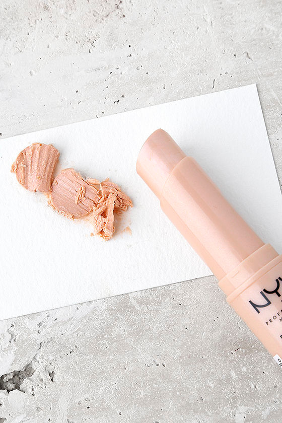 NYX Dose of Dew Pink Face Gloss 2