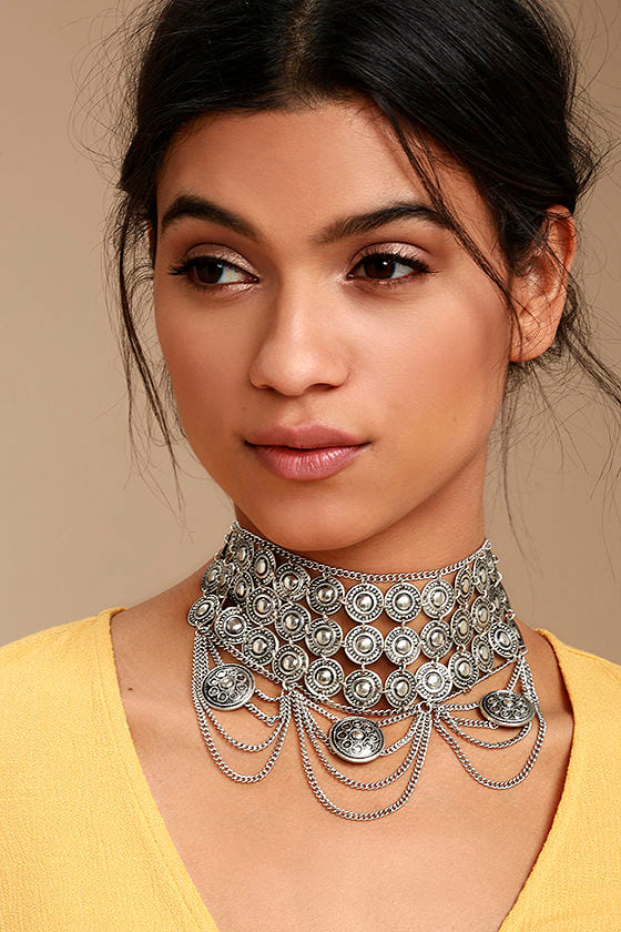 Feast for the Eyes Silver Choker Necklace