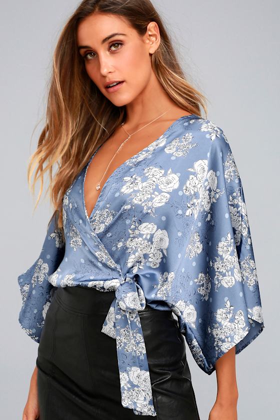 Lovely Blue Floral Print Top Crop Top Kimono Sleeve Top Surplice