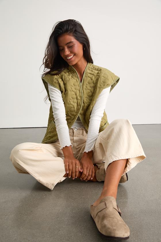 Wrenleigh Olive Green Floral Quilted Vest 6