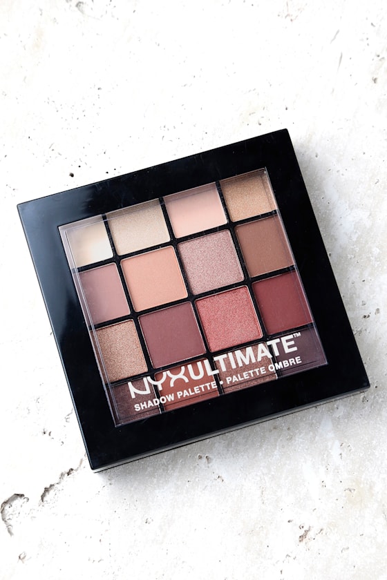 NYX Ultimate Warm Neutrals Shadow Palette 1