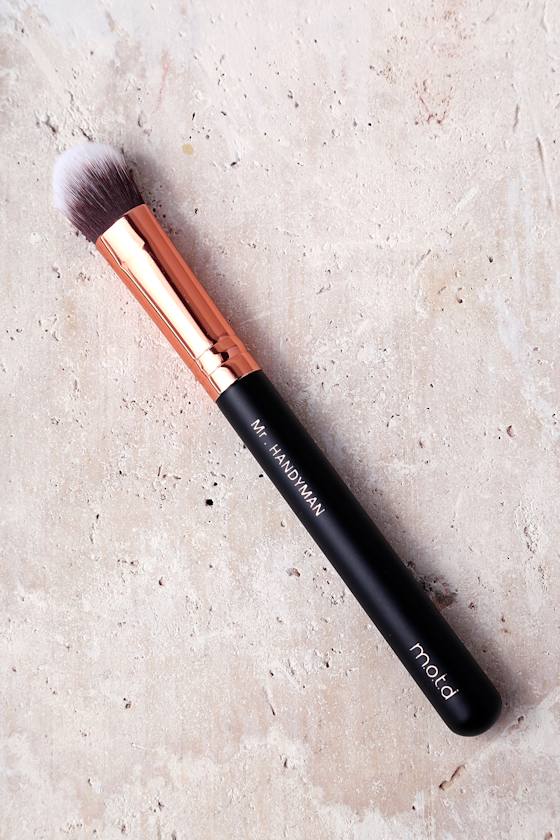 M.O.T.D Cosmetics Mr. Handyman Makeup Brush 1