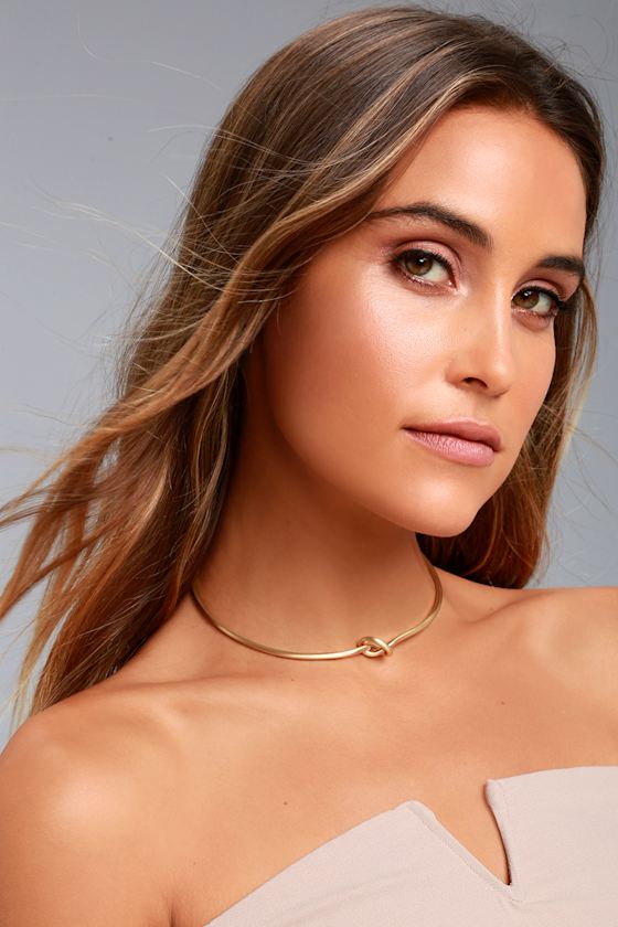 Lover's Knot Gold Choker Necklace 1