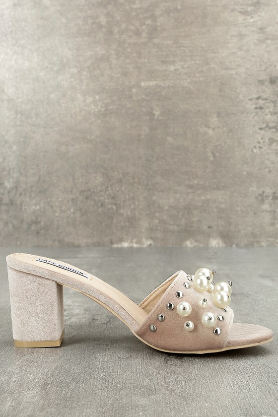 nude pointed mule