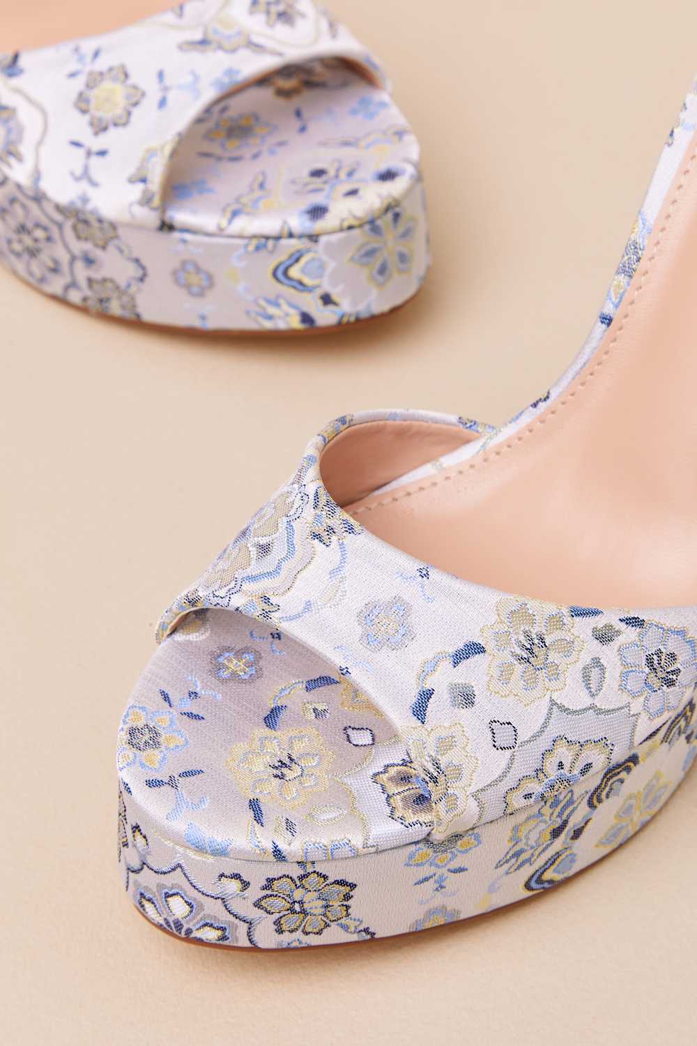 Cute Dresses, Tops, Shoes & Clothing for Women