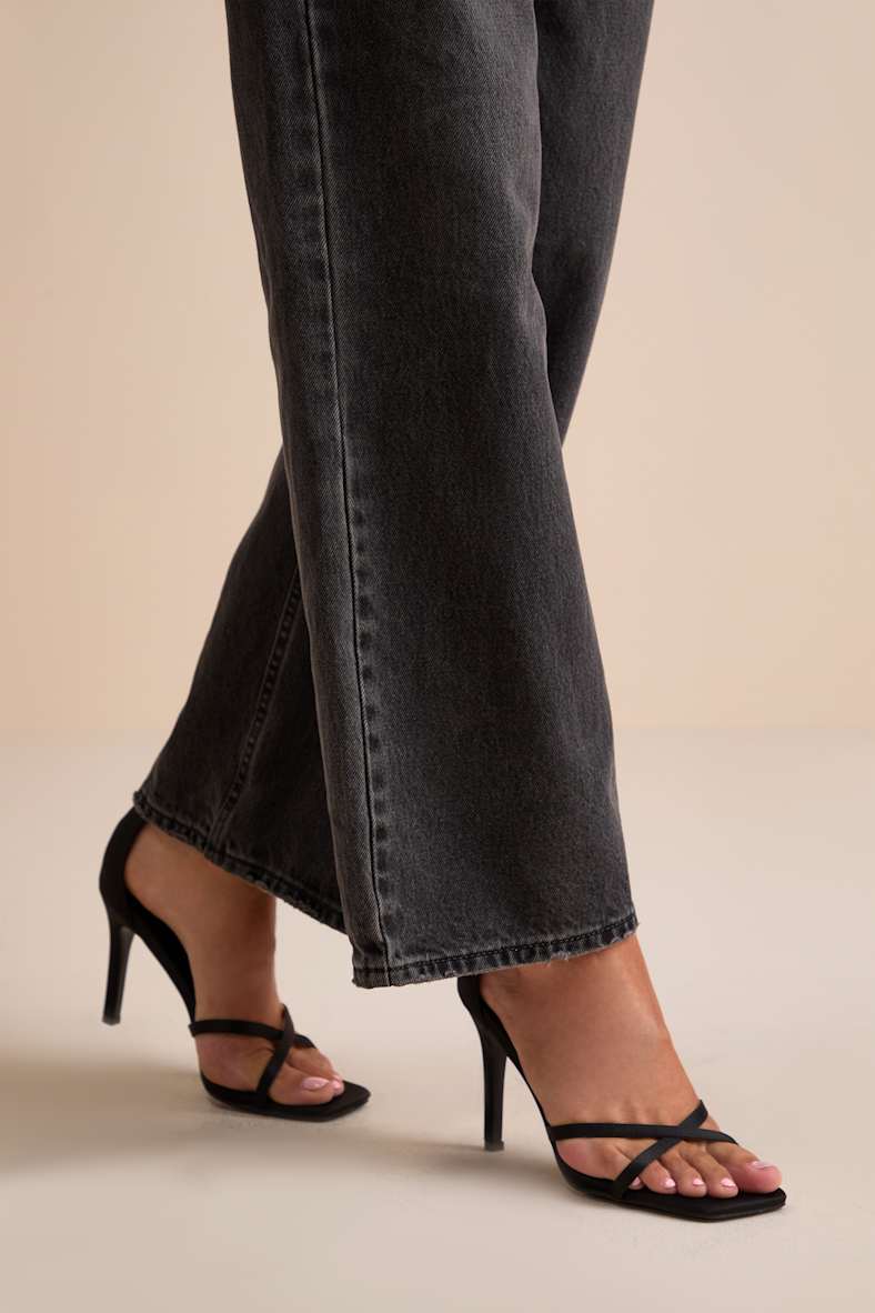 Cute Dresses, Tops, Shoes & Clothing for Women