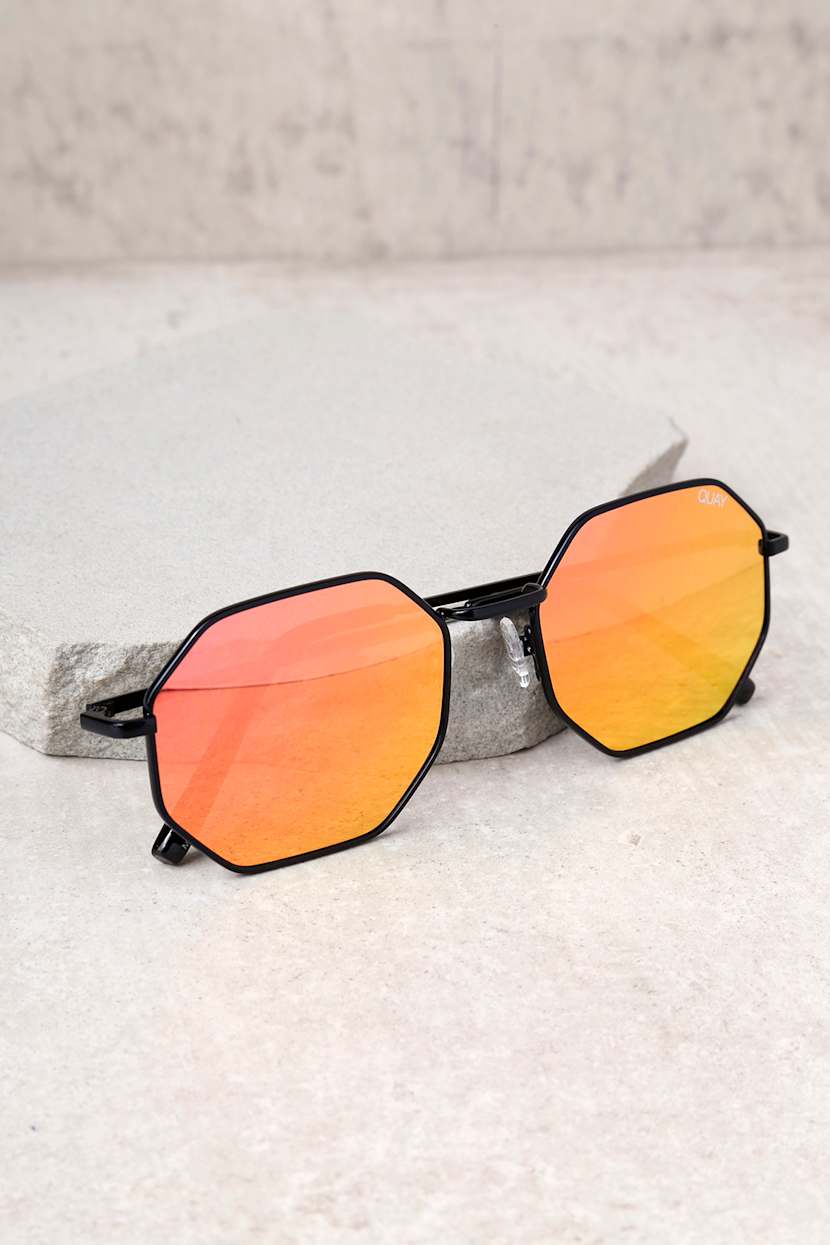 Quay On a Dime Sunglasses - Geometric Sunglasses - Pink  display picture 3