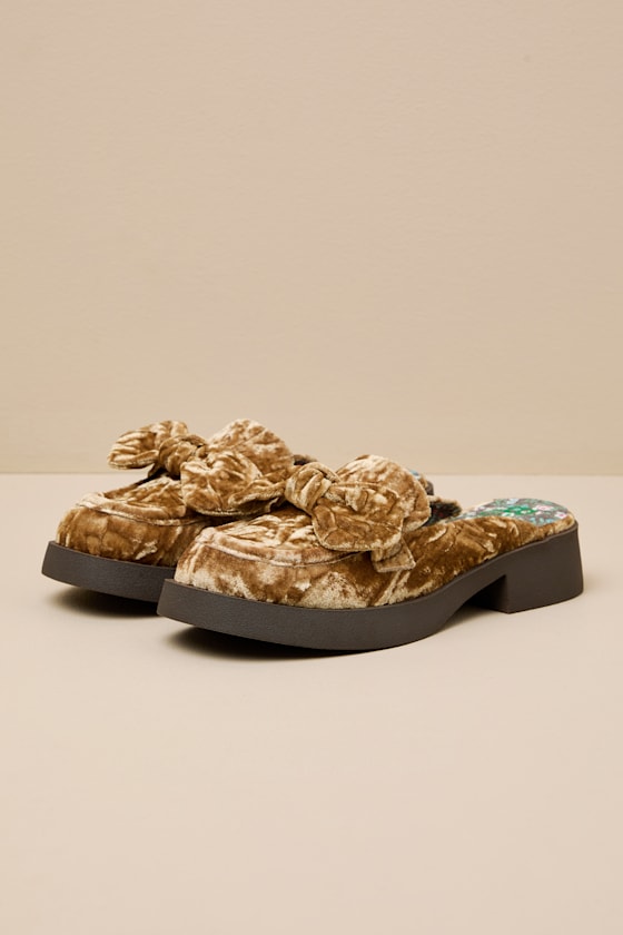 FLOWER : ANTIQUE YELLOW VELVET 1