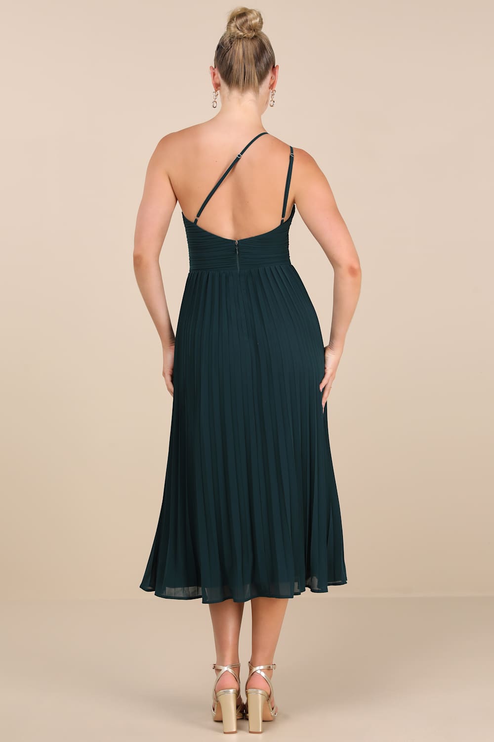 Wondrous Muse Emerald Pleated One-Shoulder Midi Dress