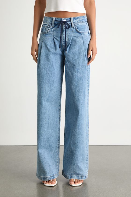 Kalia Light Wash Pleated High-Rise Wide-Leg Jeans 2