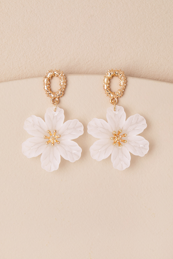 Edlyn White Flower Statement Earrings 3