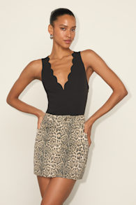 Admired Poise Black Scalloped V-Neckline Sleeveless Bodysuit 1