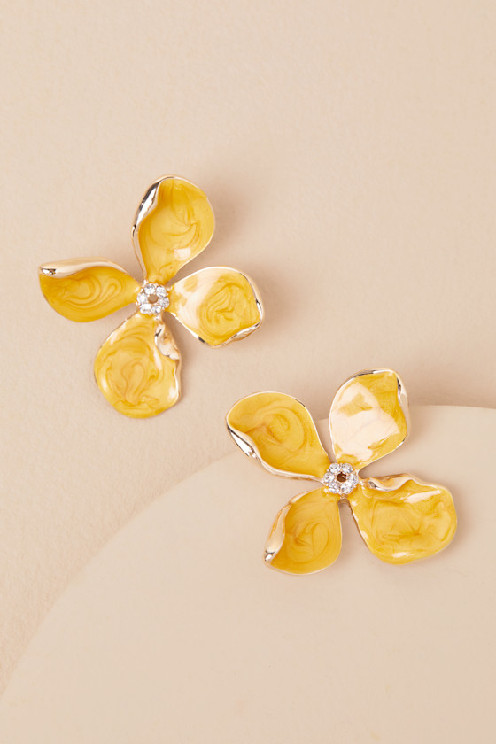 Jelsie Yellow Flower Statement Earrings 2
