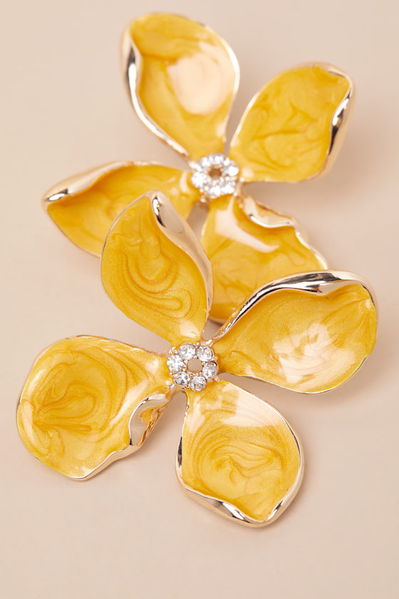 Jelsie Yellow Flower Statement Earrings - thumbnail 4