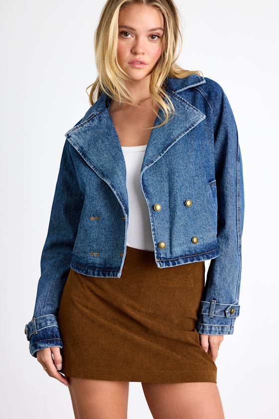 Abria Medium Wash Denim Double-Breasted Cropped Jacket 5