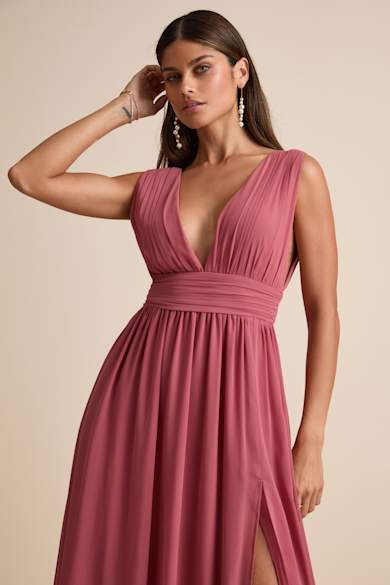 mauve dusty rose bridesmaid dresses We love seeing a squad that mixes it up! Obsessing over this beautiful gradient of Vintage Mauve, Dusty Rose, Desert Rose & Dusty Mauve