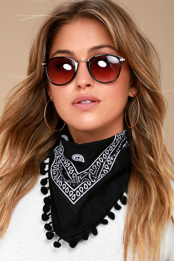 black bandana around neck