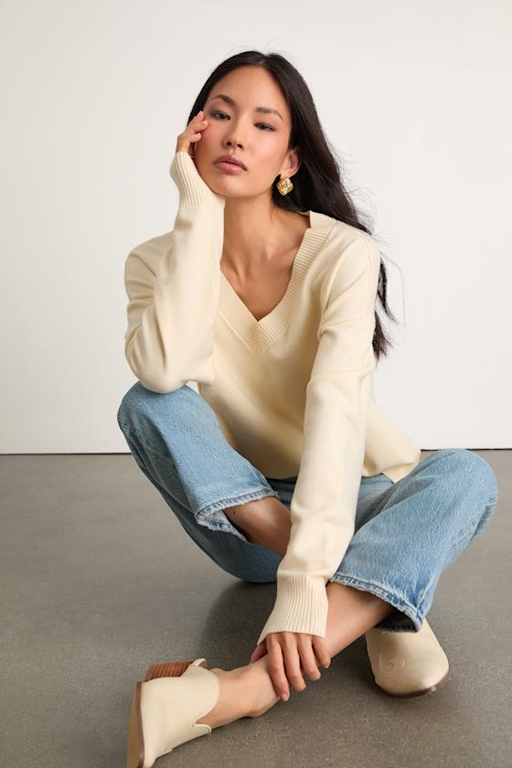 Quinee Cream V-Neckline Oversized Sweater 1