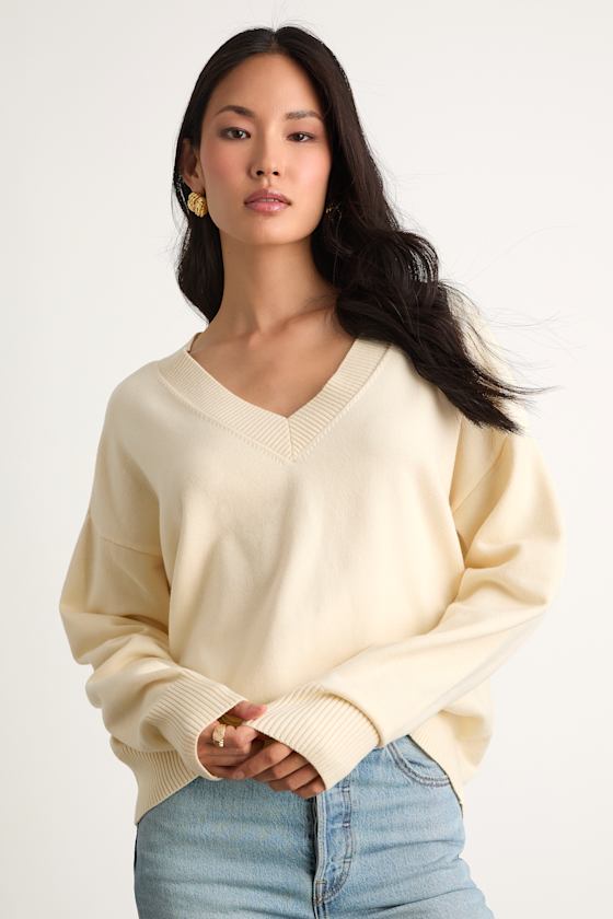 Quinee Cream V-Neckline Oversized Sweater 2