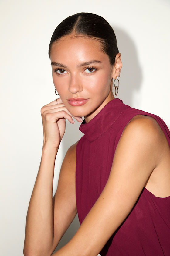 Classic Elegance Red Chiffon Sleeveless Mock Neck Mini Dress 2