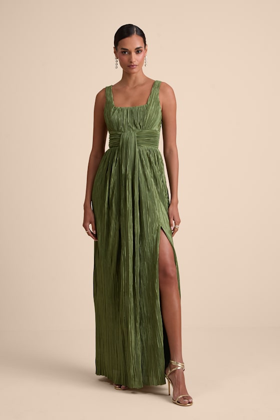 green emerald velvet dress Good American Women's Always Fits Plisse Maxi Dress, Black001, 00-0 at  Amazon Women's Clothing store