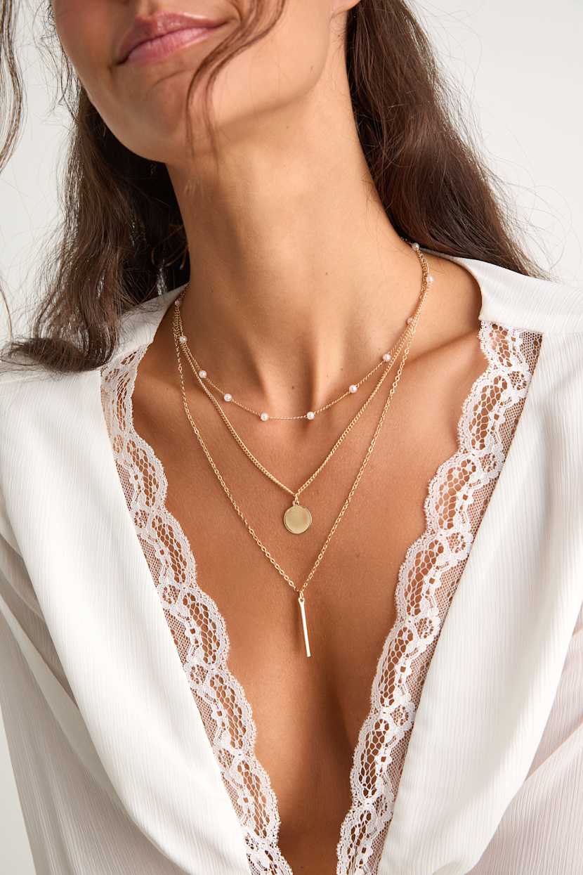 Quinneth Gold Layered Pendant Necklace