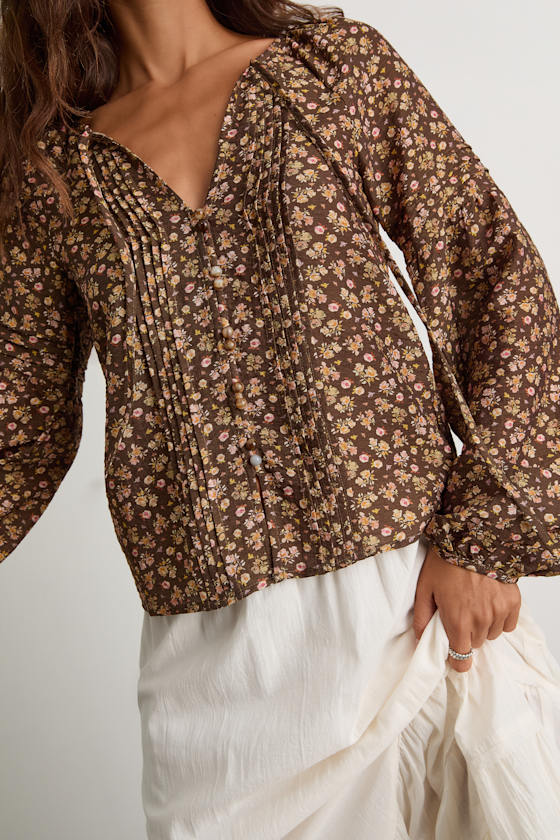 Noahlyn Brown Floral Pleated Long Sleeve Blouse 2