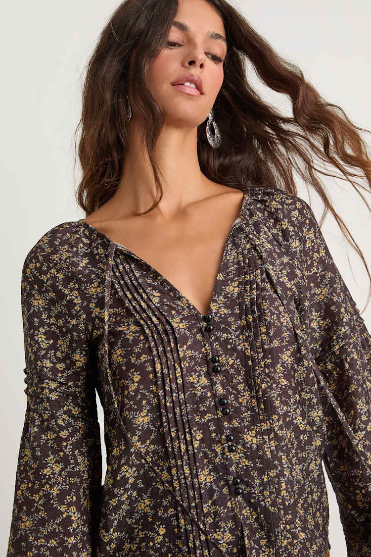 Noahlyn Black Floral Pleated Long Sleeve Blouse