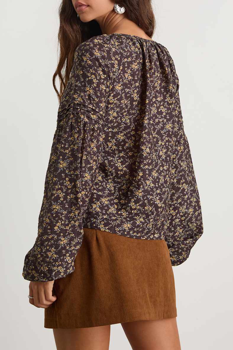 Noahlyn Black Floral Pleated Long Sleeve Blouse