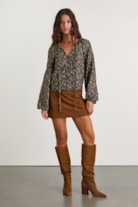 Noahlyn Black Floral Pleated Long Sleeve Blouse 4