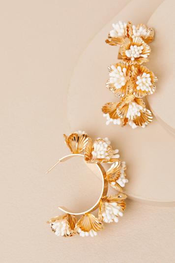 Kimmy Gold Flower Pearl Stud Earrings