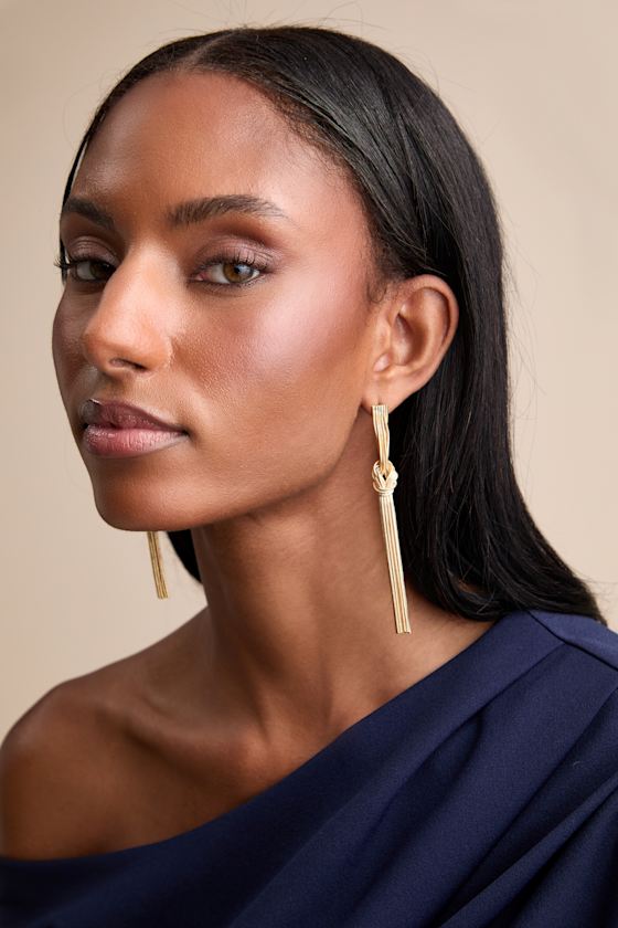 Vamika Gold Knotted Chain Drop Earrings - thumbnail 4