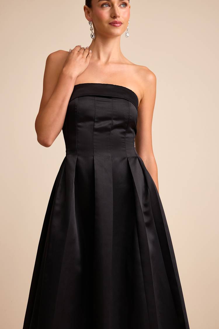 strapless open back dress Louise Short Sleeve Pleated Midi Dress main image 1