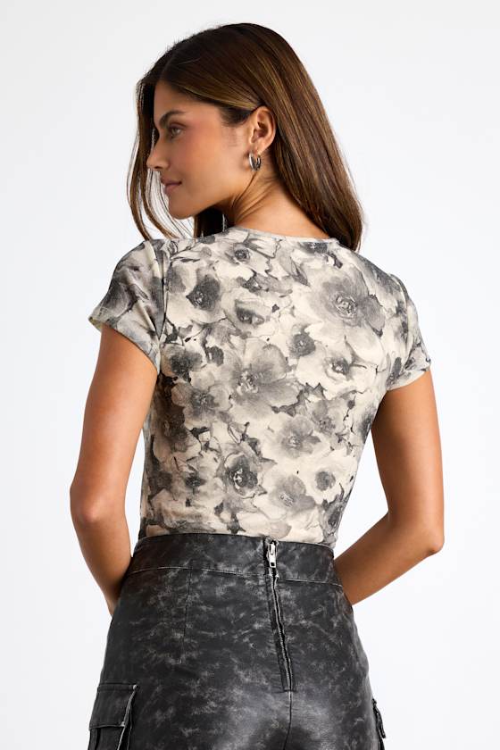 Erynza Grey Floral Scoop Neck Short Sleeve Bodysuit 2