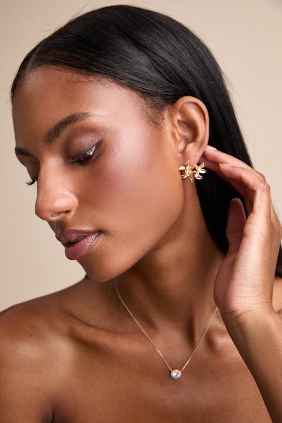 Kimmy Gold Flower Pearl Stud Earrings 1