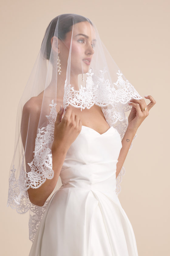 Calder White Mesh Lace Scalloped Bridal Veil - thumbnail 3