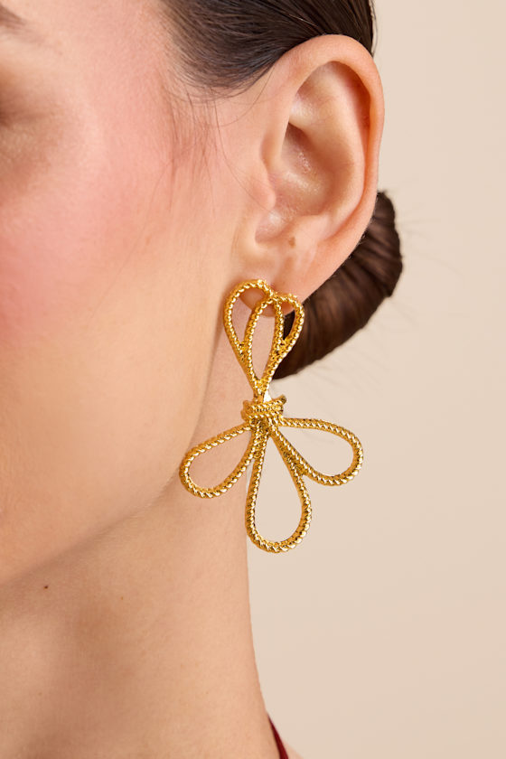 Salvina Gold Wire Rope Loop Earrings 1