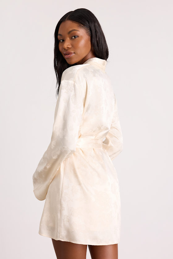 Lyria Champagne Satin Jacquard Short Robe 2