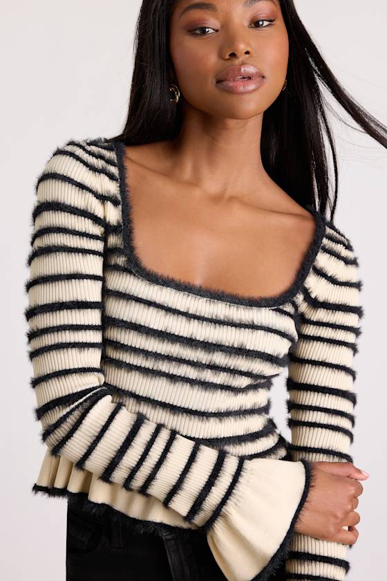 C5T7647: CREAM/ BLACK 2