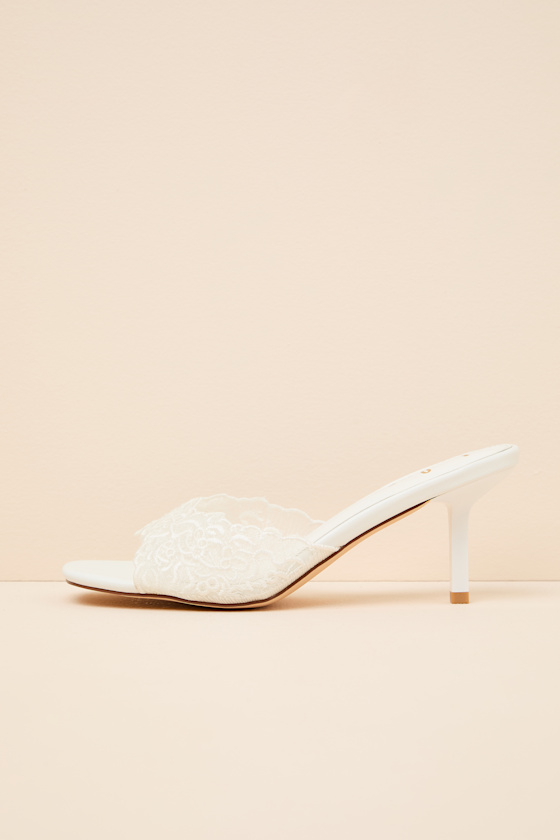 Chanel White Lace Kitten Heel Slide Sandals - thumbnail 2