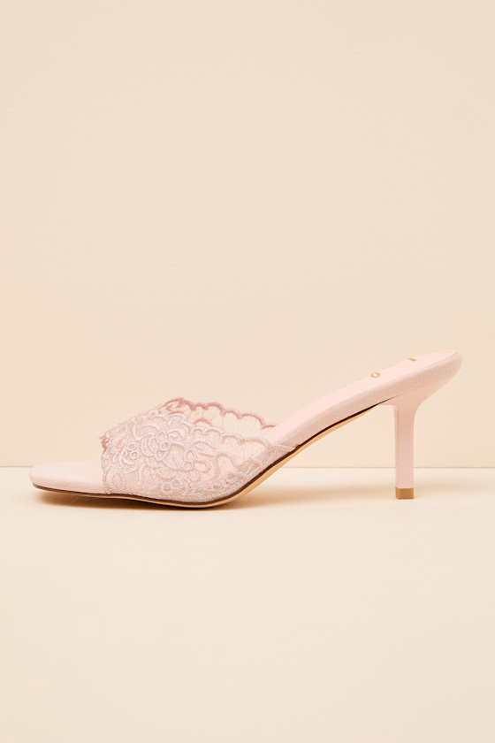 CHANEL/CHANTILLY: BLUSH 2